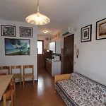 Valbella Con Piscina Appartement