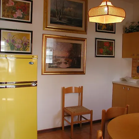 Apartment Valbella Con Piscina