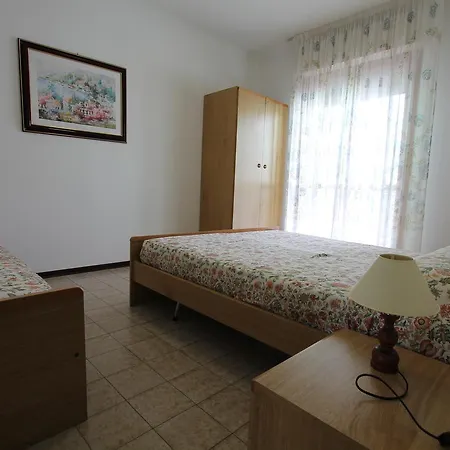 Valbella Con Piscina Lägenhet Bibione