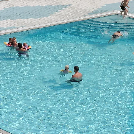 Διαμέρισμα Valbella Con Piscina *