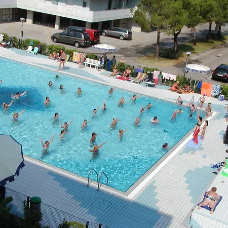 Valbella Con Piscina Διαμέρισμα