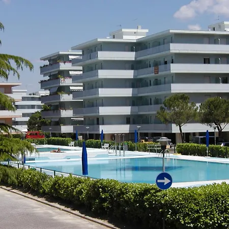 Valbella Con Piscina דירה *