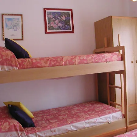 Valbella Con Piscina ביביונה