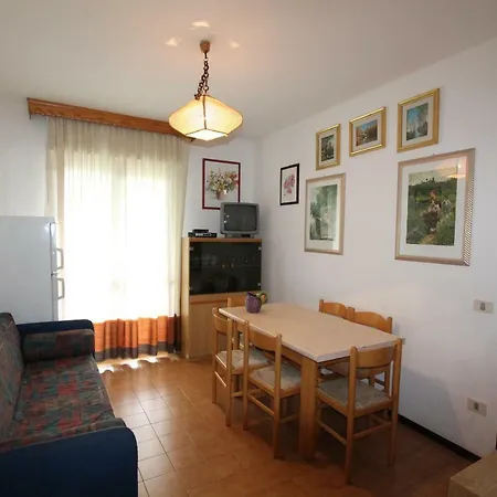 Valbella Con Piscina Immobiliare Friuli 비비오네