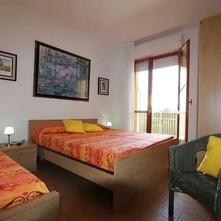 Valbella Con Piscina Immobiliare Friuli 比比翁