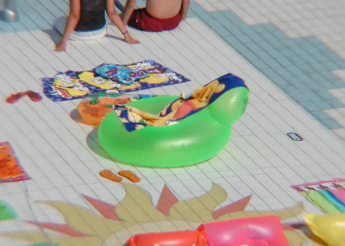 Valbella Con Piscina アパート ビビオーネ