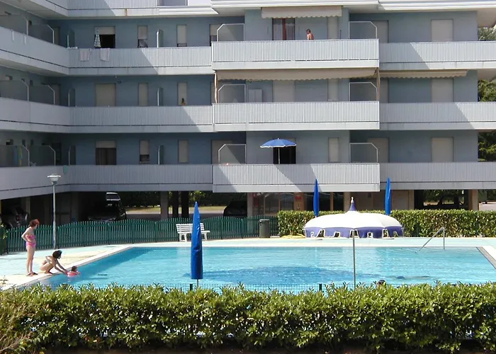 Valbella Con Piscina アパート